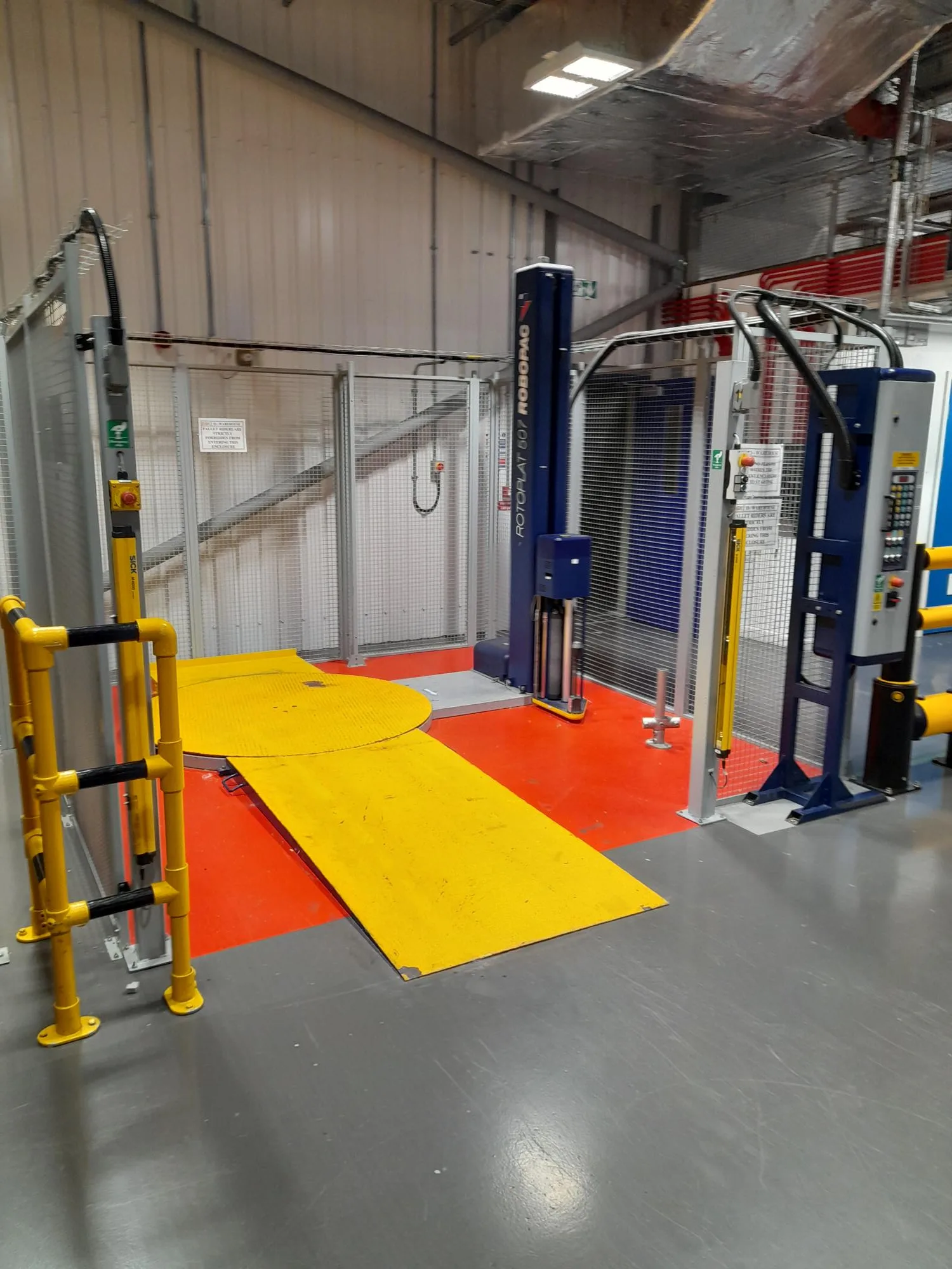 Robopac Rotoplat 507 caged pallet wrapping area